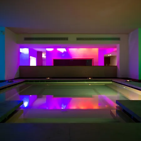 Vittoria Pool & 호텔 4*