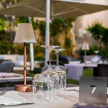 호텔 Vittoria Pool & 4*