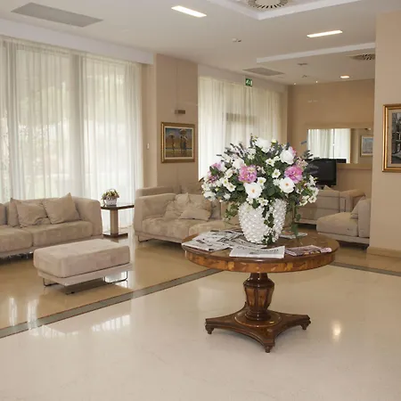 Vittoria Pool & 호텔