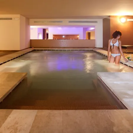 Vittoria Pool & 4* 오트란토