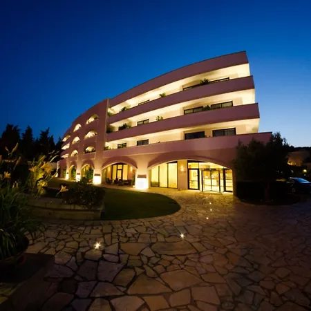 Vittoria Pool & 4* 오트란토