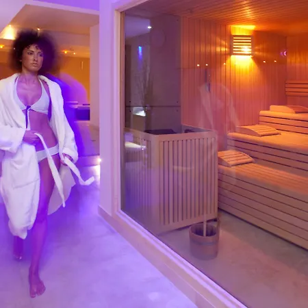 Vittoria Pool & 호텔