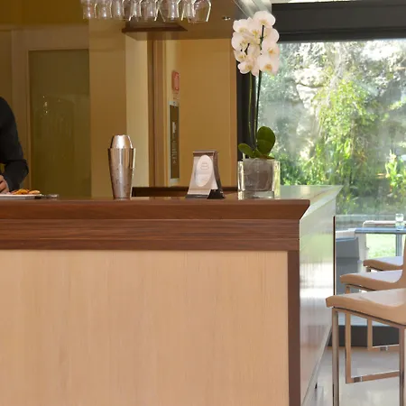 Vittoria Pool & 호텔