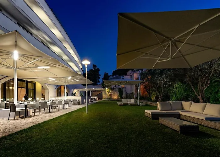 Apulia Vittoria Pool & 4*