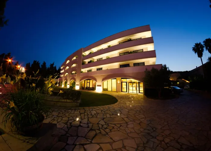 Apulia Vittoria Pool & 4* Otranto