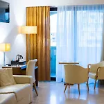 Apulia Vittoria Pool & 4* Otranto
