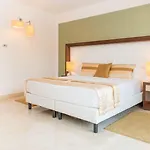 Apulia Vittoria Pool & 4* Otranto