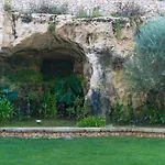 Otel Apulia Vittoria Pool &