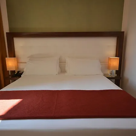 Vittoria Pool & Hotel