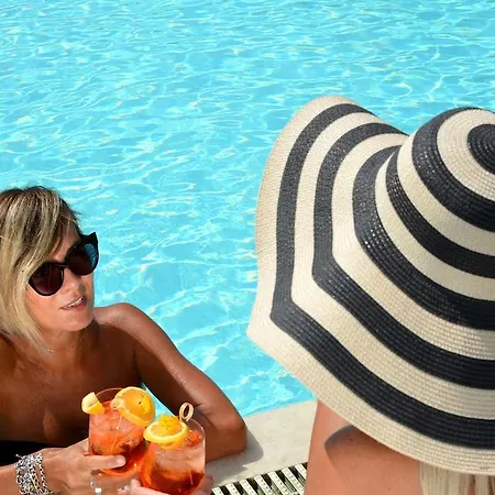Vittoria Pool & Hotel Otranto
