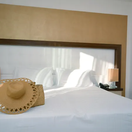 Apulia Vittoria Pool & 4* 오트란토