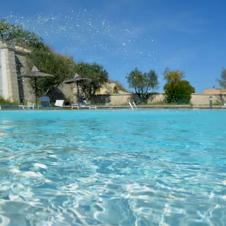 Vittoria Pool & 4*