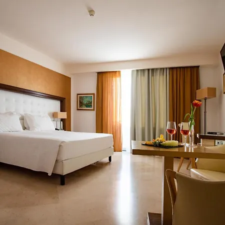 Vittoria Pool & Hotel 4*