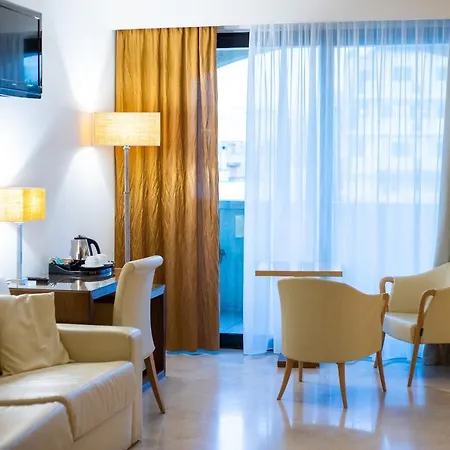 Vittoria Pool & 4* Οτράντο