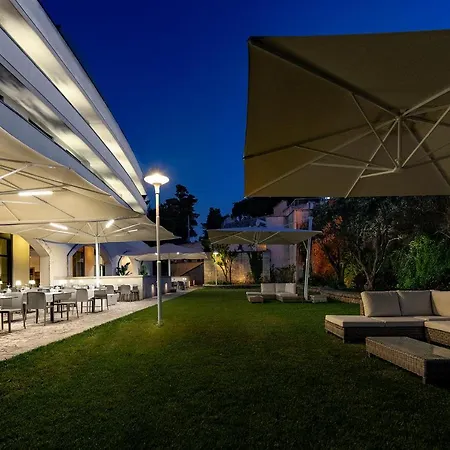 Vittoria Pool & 4*