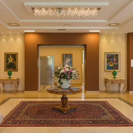 Vittoria Pool & Ξενοδοχείο