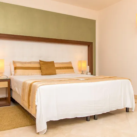 Hotel Vittoria Pool &