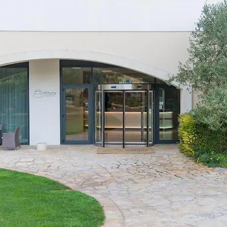 Vittoria Pool & Hotel
