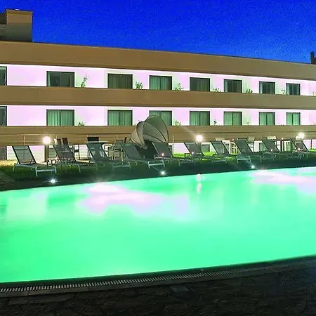 Vittoria Pool & 4*