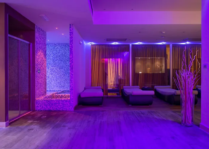 Apulia Vittoria Pool &