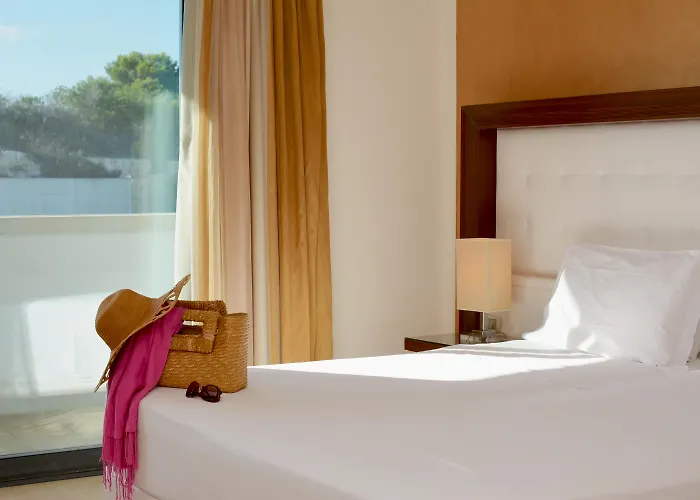 Apulia Vittoria Pool & 4*