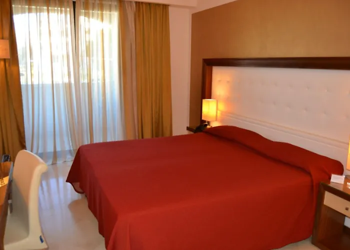 Apulia Vittoria Pool & 4*