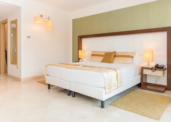 Apulia Vittoria Pool & 4* 오트란토