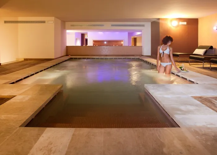 Apulia Vittoria Pool & 4* 오트란토