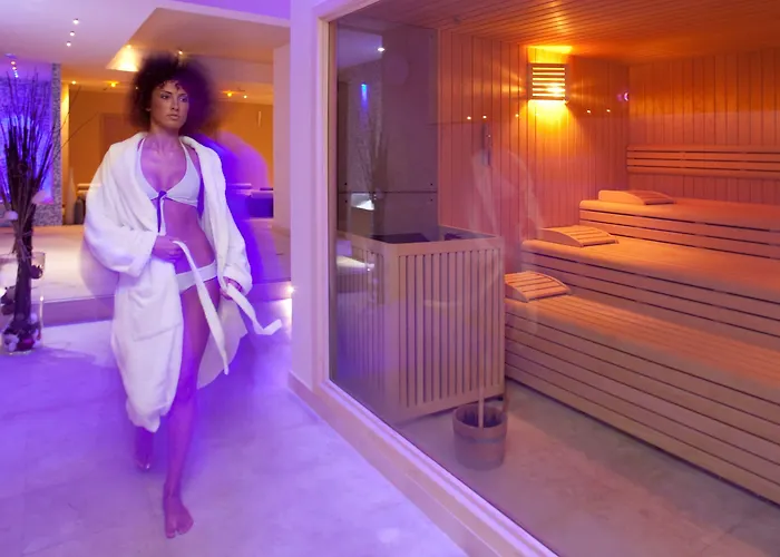 Apulia Vittoria Pool & 호텔