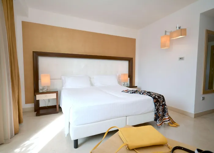 Apulia Vittoria Pool & 4* 오트란토